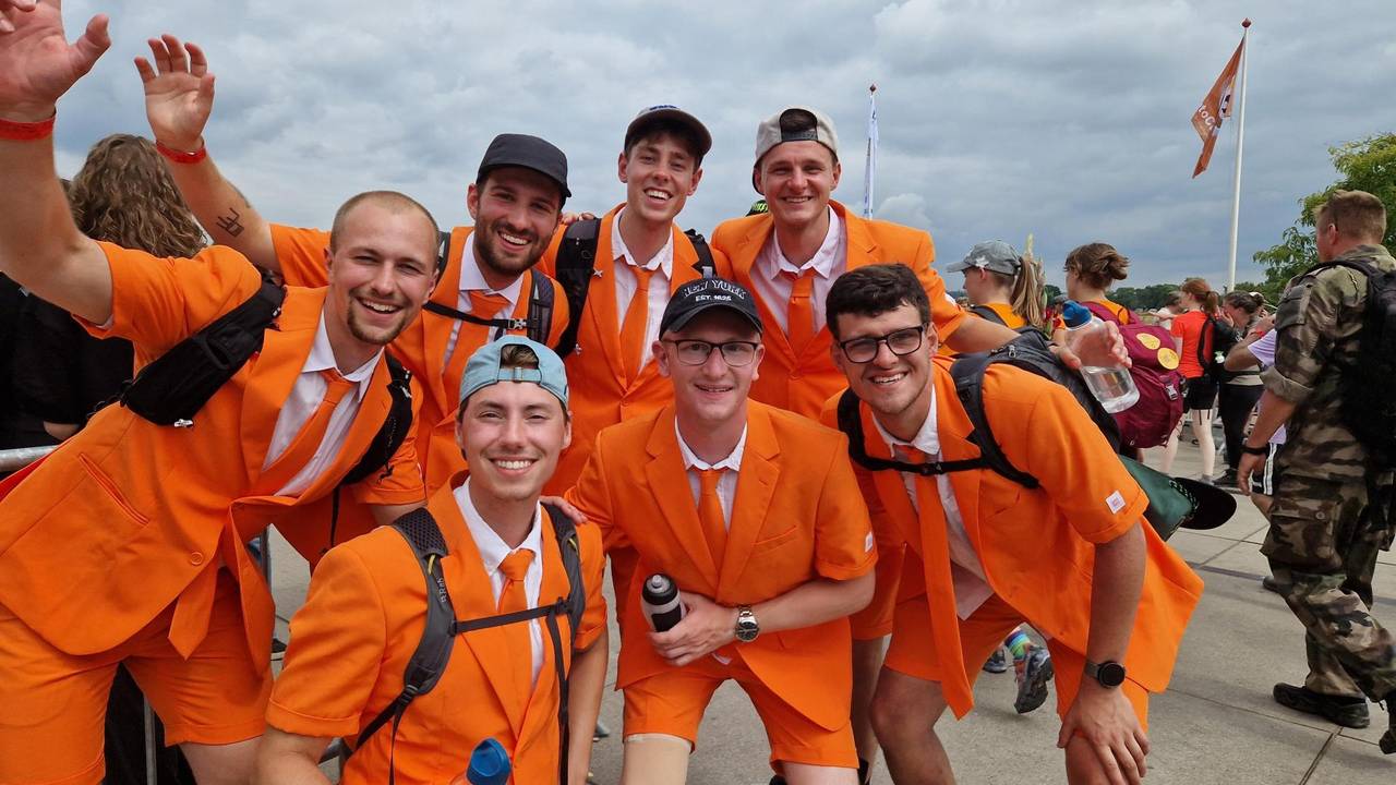 Drieling Jasper, Olaf en Stein lopen samen met hun vrienden de Nijmeegse Vierdaagse.