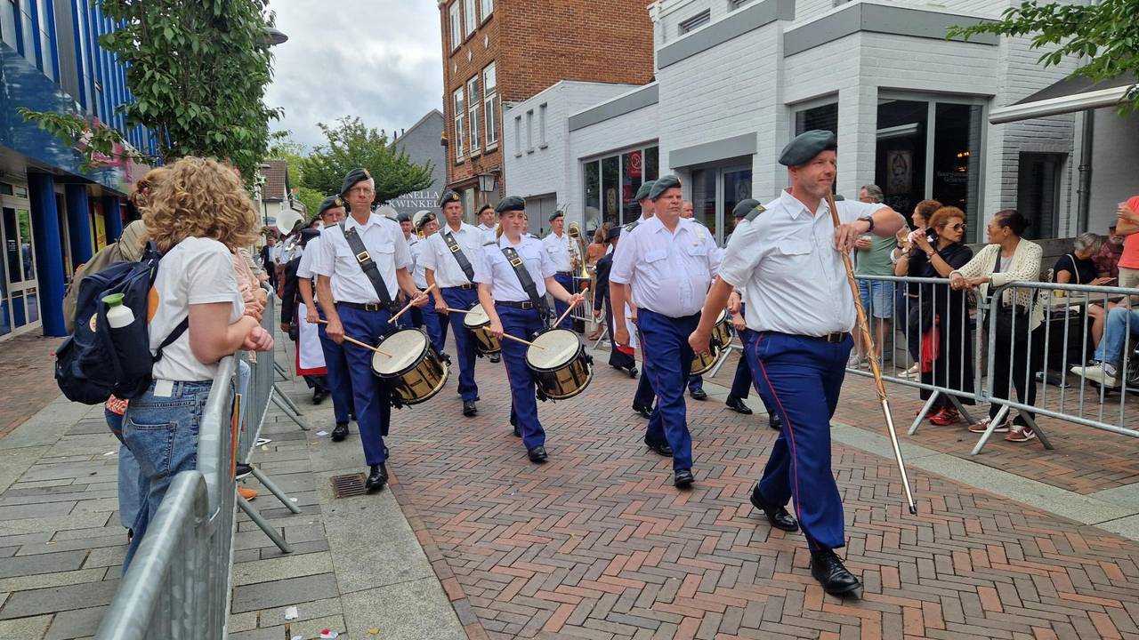Ook achterin de enorme lopersgroep is er volop ruimte voor muziek.