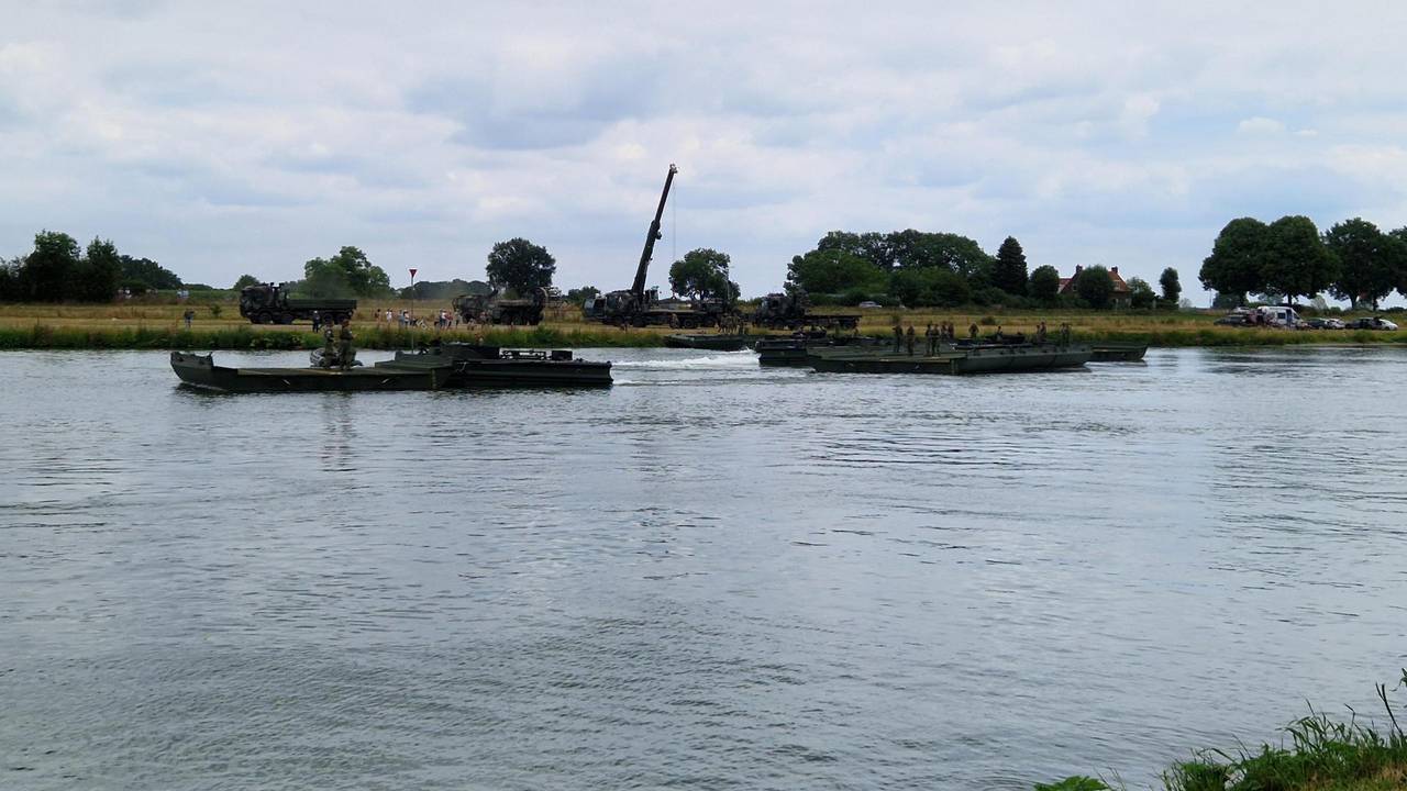 De pontonbrug in Cuijk wordt weggehaald, de Vierdaagse heeft Brabant verlaten.
