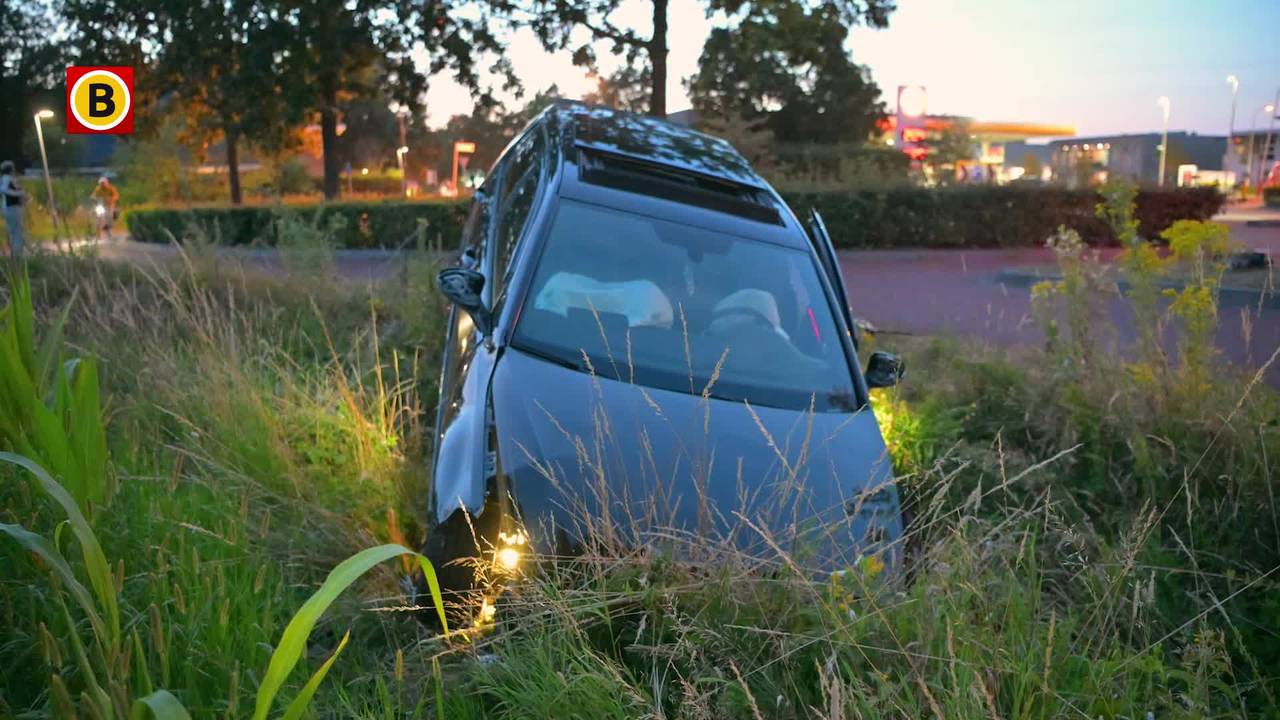 'Straatracer' vliegt uit de bocht met zijn nieuwe auto en raakt gewond