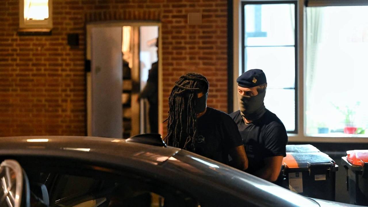Flashbang ingezet bij woning inval DSI Tilburg (Persbureau Heitink).