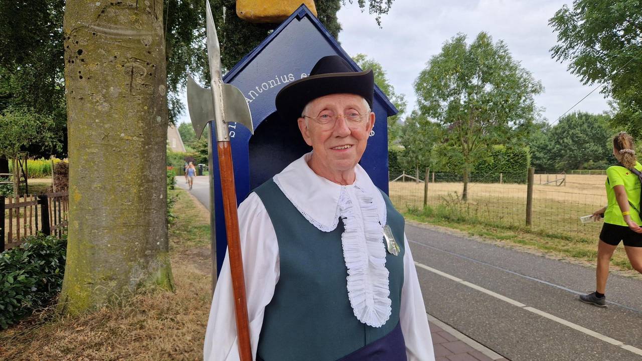 Linden staat deze Vierdaagse in het teken van 'Superhelden & Schurken', en daar hoort ook een passende outfit bij.