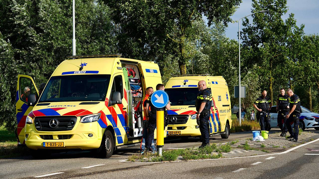 Man raakt zwaargewond na val van elektrische step op beruchte weg in Made (foto: Jeroen Stuve / Persbureau Heitink). 
