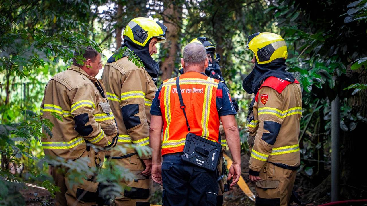 Schuur brand uit in Gassel (foto: Lucas Lammers / Persbureau Heitink).