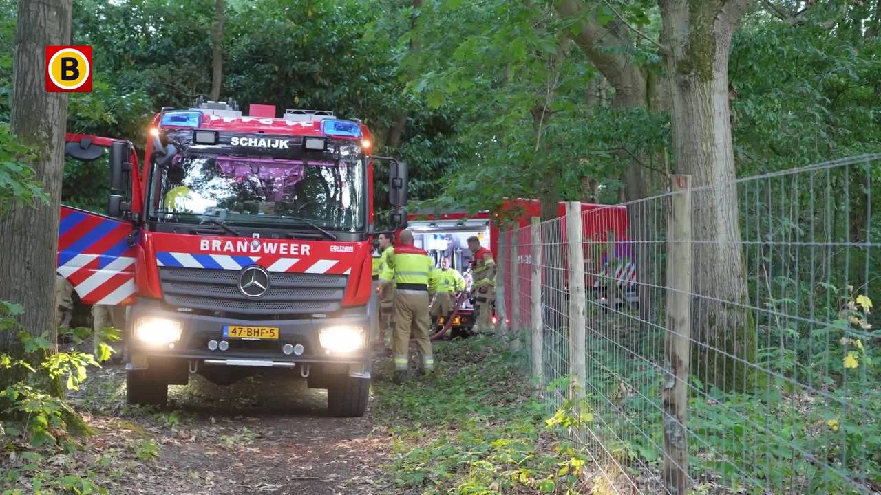 Schuur volledig verwoest door brand in Gassel, meerdere knallen gehoord