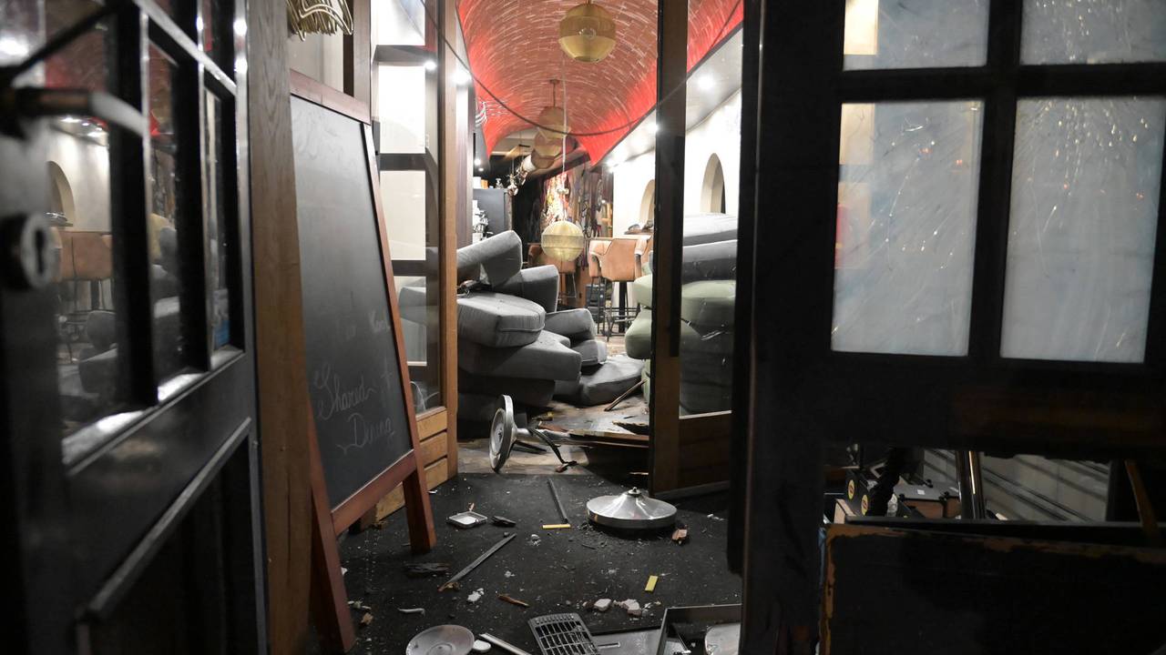 Grote ravage bij restaurant na explosie (foto: Perry Roovers / Persbureau Heitink). 