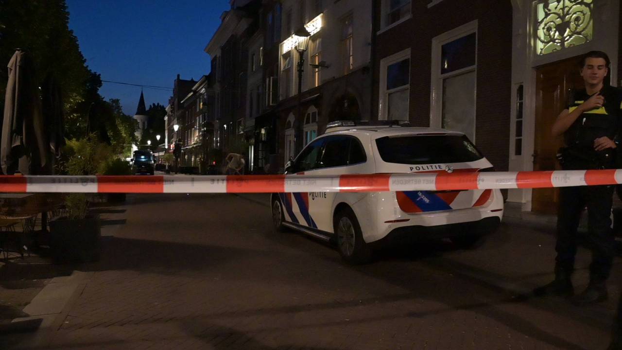 Politie doet onderzoek na explosie bij restaurant in Breda (foto: Perry Roovers / Persbureau Heitink). 