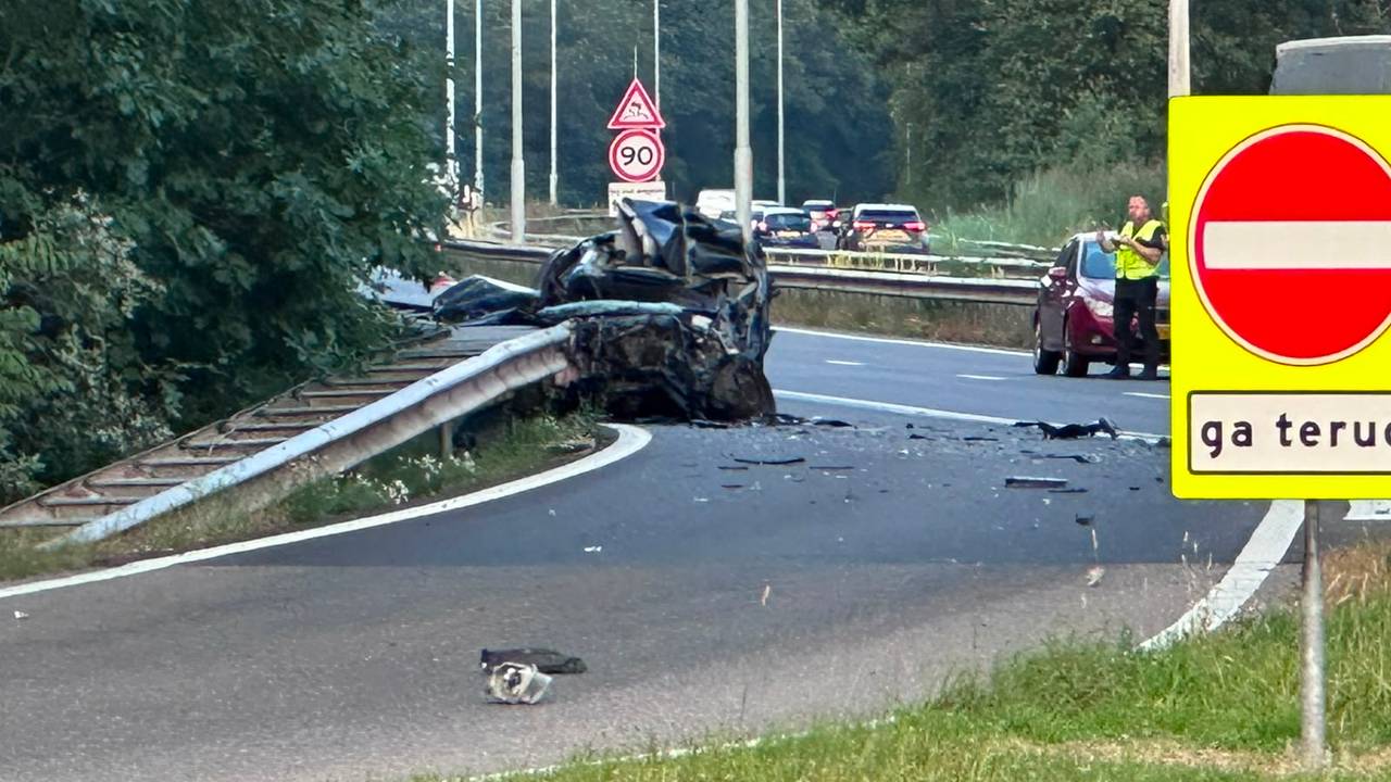 Dodelijk ongeval op A27, weg is dicht (foto: Perry Roovers / Persbureau Heitink). 