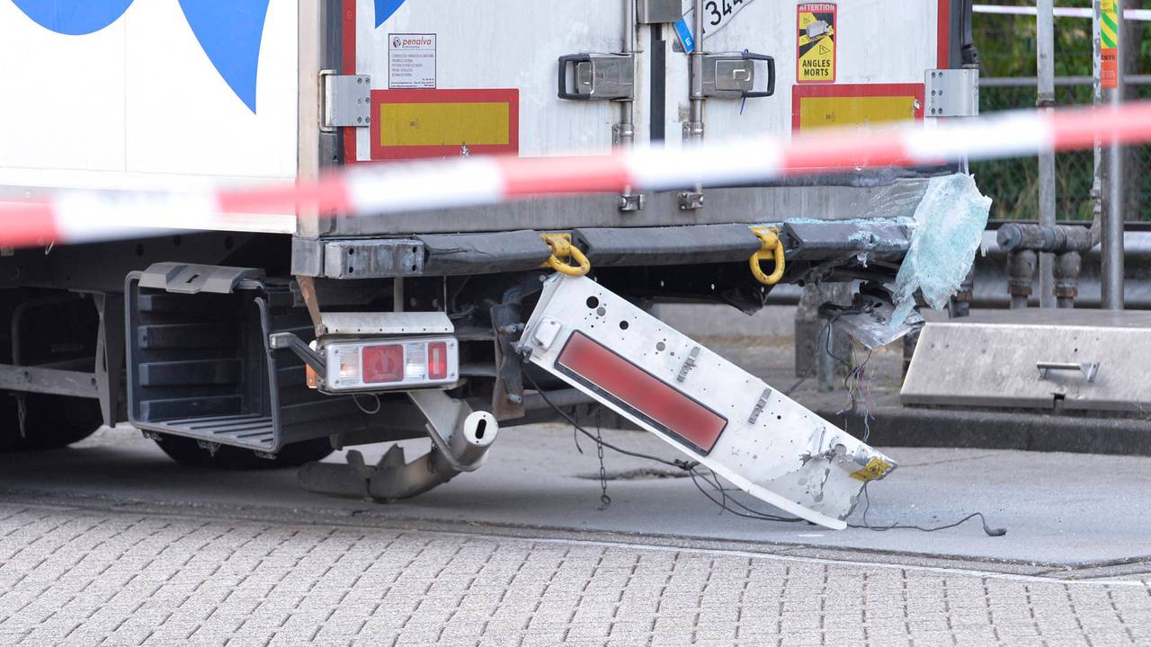Dodelijk ongeval op A27, weg is dicht (foto: Perry Roovers / Persbureau Heitink). 