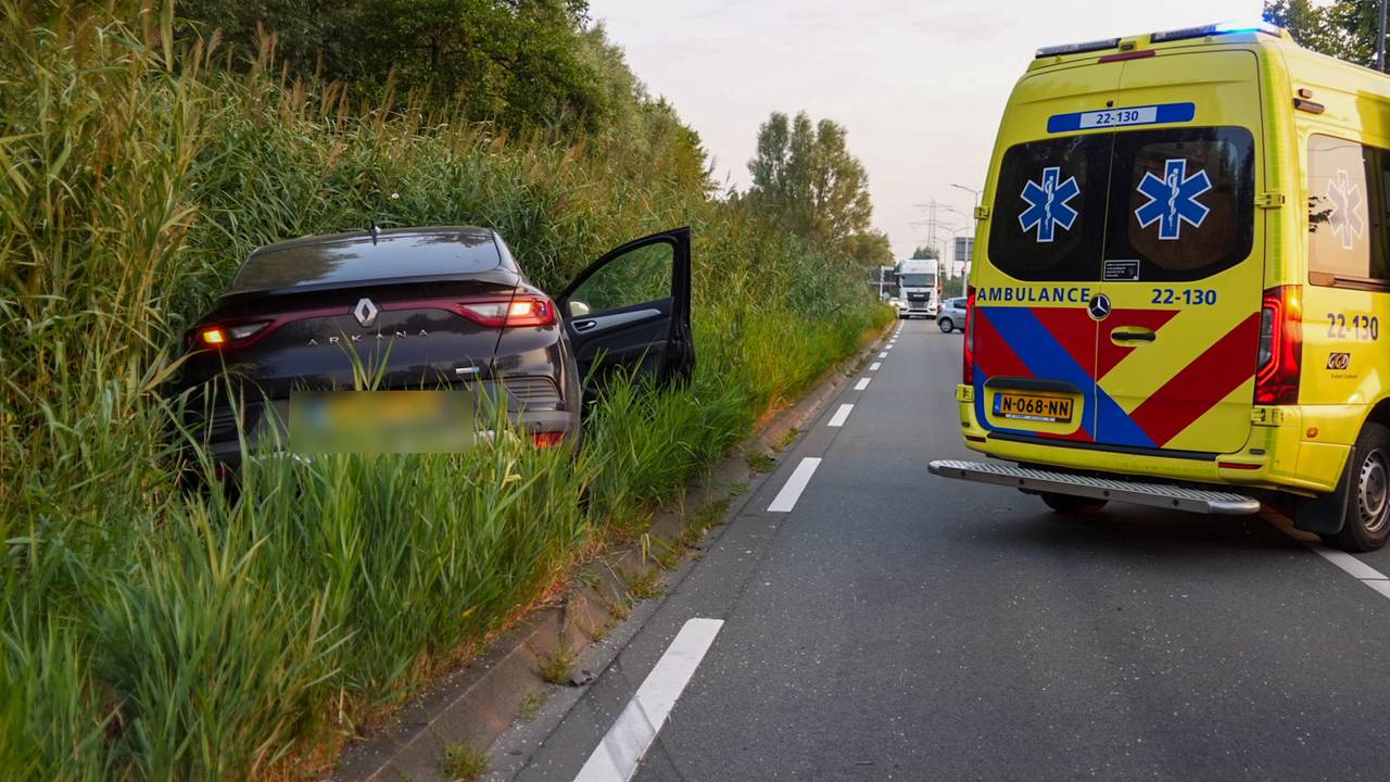 Ongeval tussen twee auto's en bestelbusje