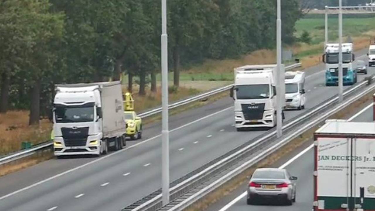 Vrachtwagen met pech zorgt voor flinke vertraging op A58 bij Oirschot (Foto: Rijkswaterstaat).