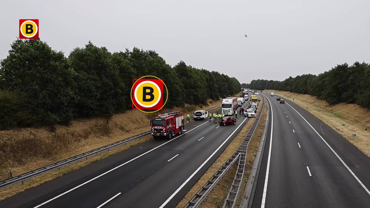 Gewonde bij ongeluk op A73 bij Sambeek, traumahelikopter opgeroepen