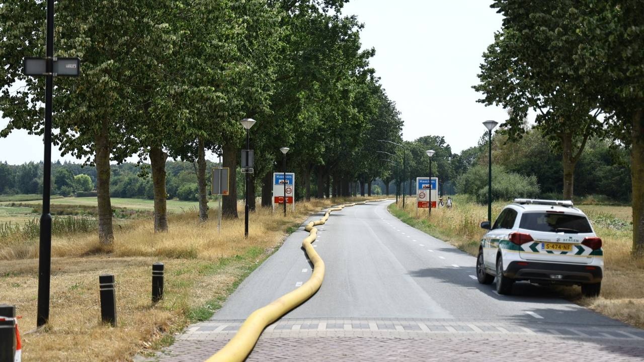 Grote bosbrand in Limburg is te ruiken in het Land van Cuijk (foto: SK-Media / Persbureau Heitink).