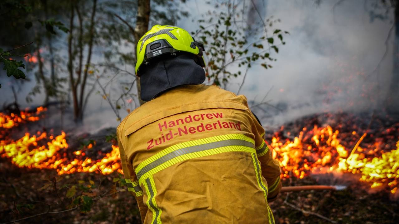 Handcrew Zuid-Nederland helpt bij brand in Limburg (foto: SQ Vision).