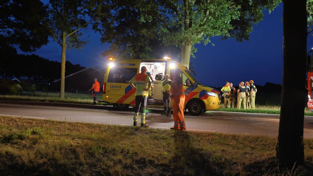 Automobilist raakt van de Middenpeelweg bij Landhorst (foto: SK-Media / Persbureau Heitink).