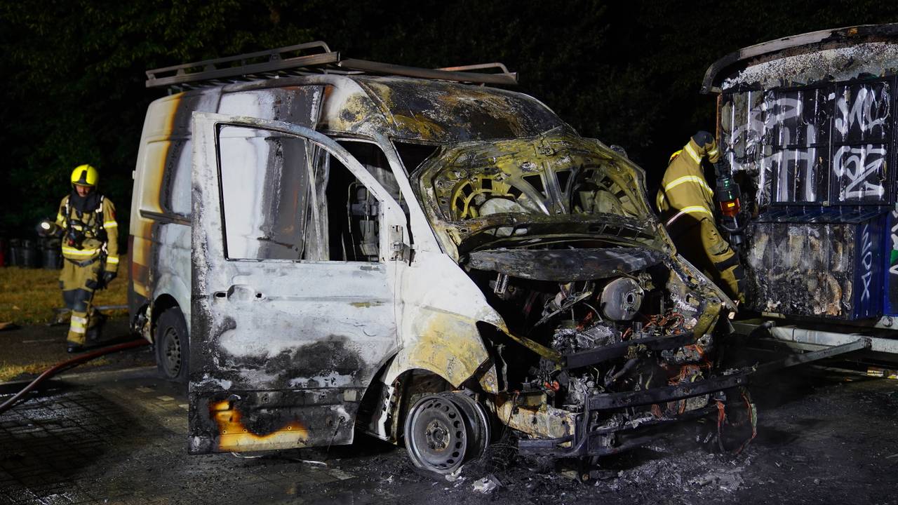 Dakdekkersbus uitgebrand in Den Bosch, brandstichting niet uitgesloten