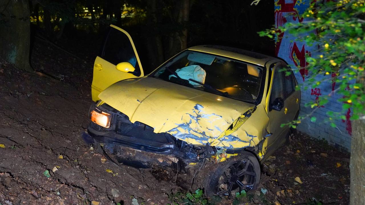 Automobilist vlucht na ongeluk tussen Vught en Den Bosch, mannen gewond