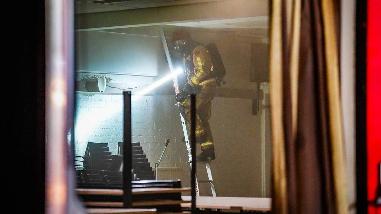 Het vuur is vermoedelijk aangestoken (foto: Persbureau Heitink).