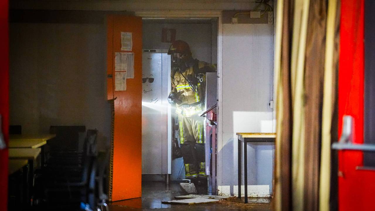 Het vuur is vermoedelijk aangestoken (foto: Persbureau Heitink).