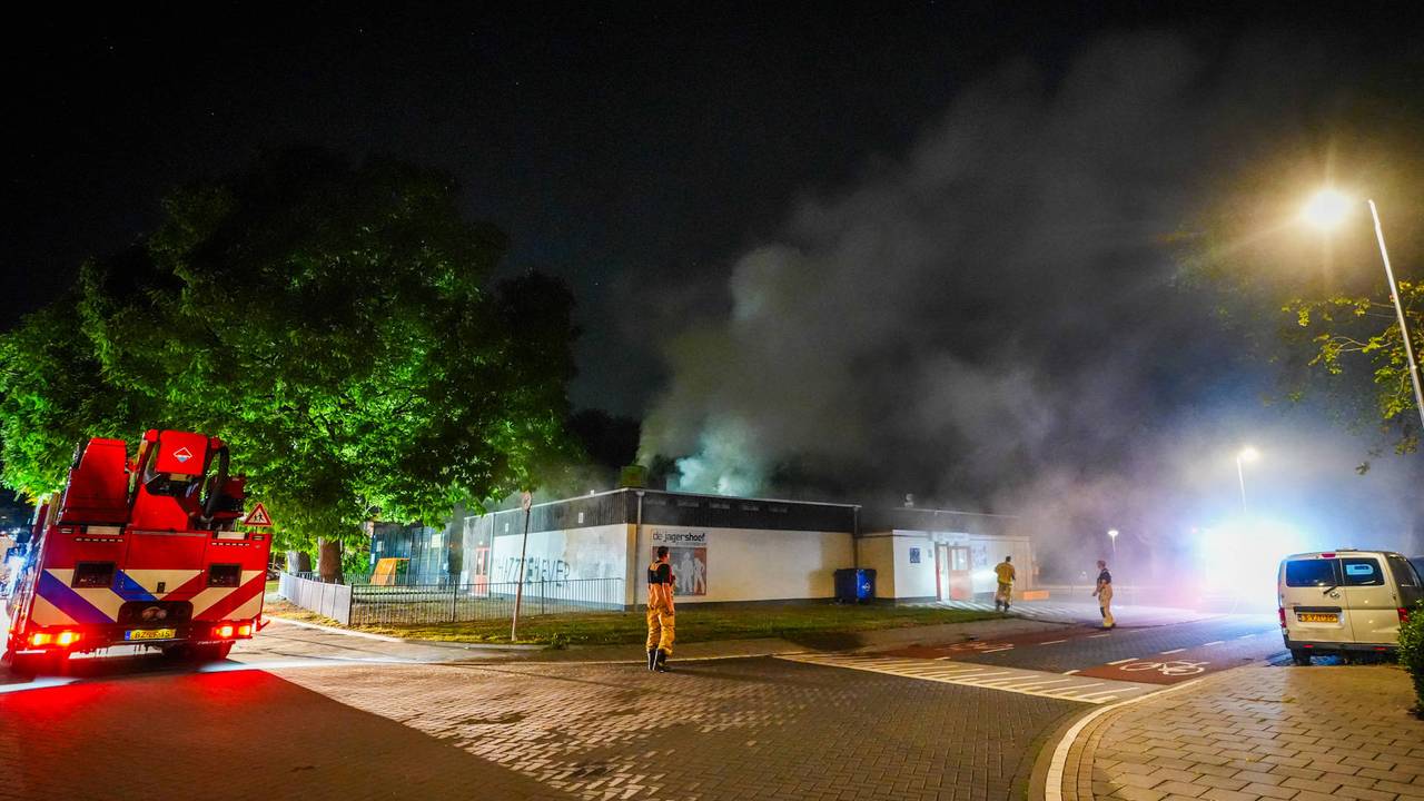 Het vuur is vermoedelijk aangestoken (foto: Persbureau Heitink).