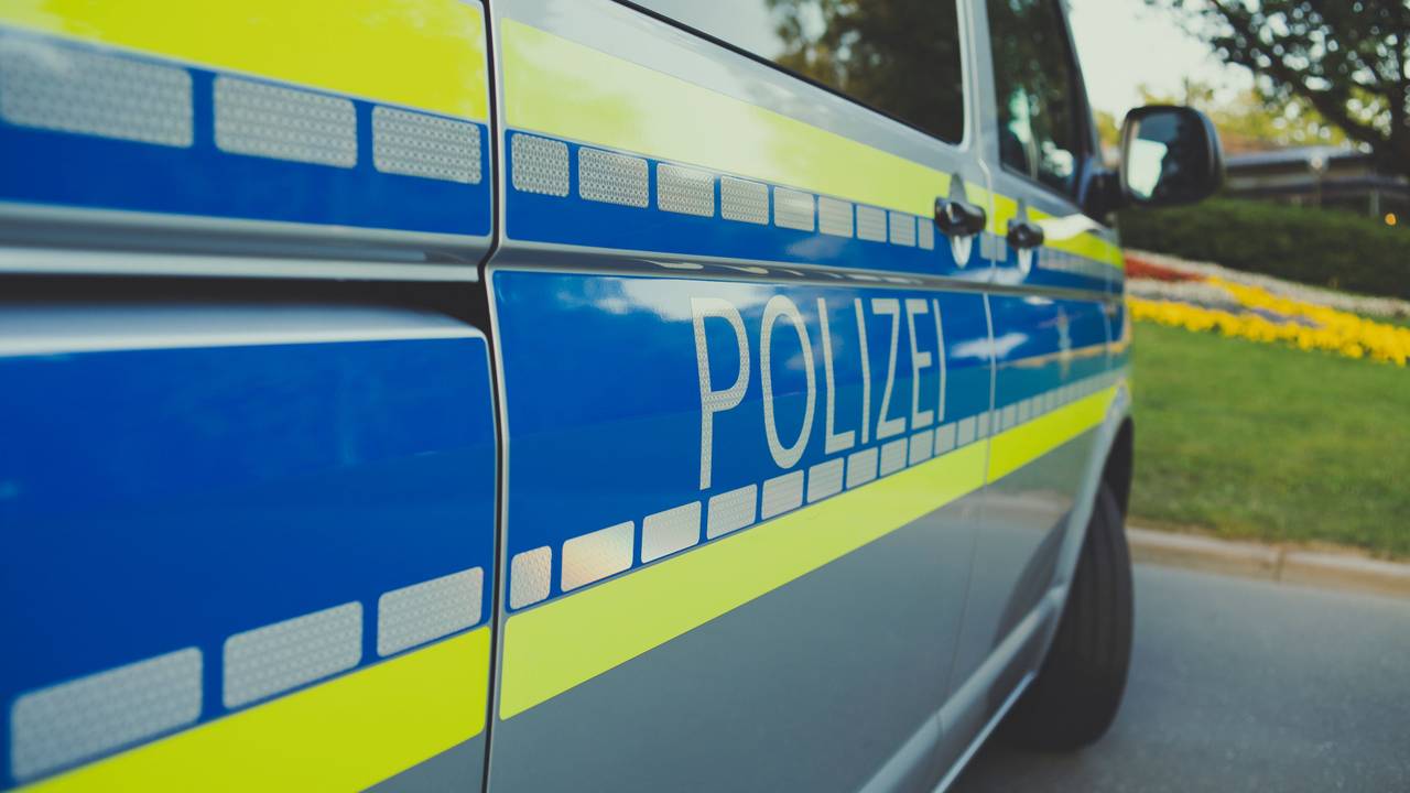 Man rijdt 235 kilometer per uur op Duitse autobaan en komt met bizar excuus