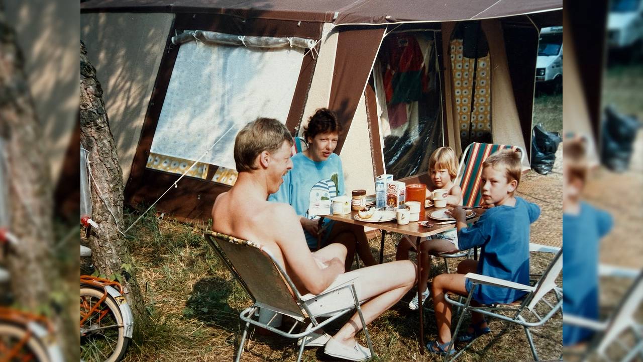 Vader Piet, moeder Truus, broertje Nico en YVonne op de camping (privéfoto).