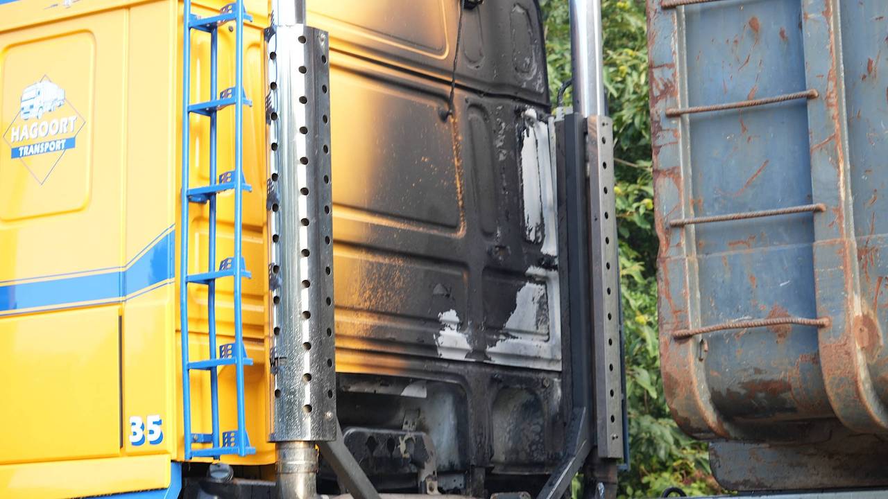 Vrachtwagen vat vlam op A59 bij Made