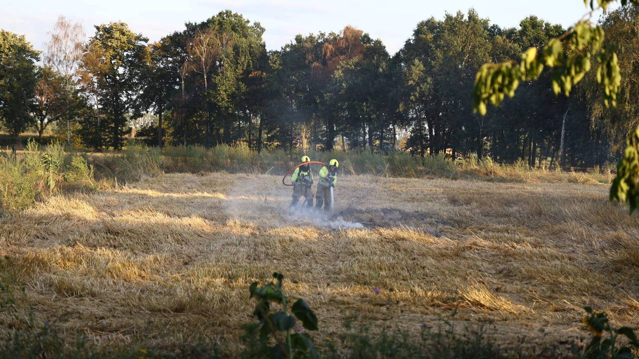 Auto die over akker rijdt veroorzaakt brand in Sint Anthonis