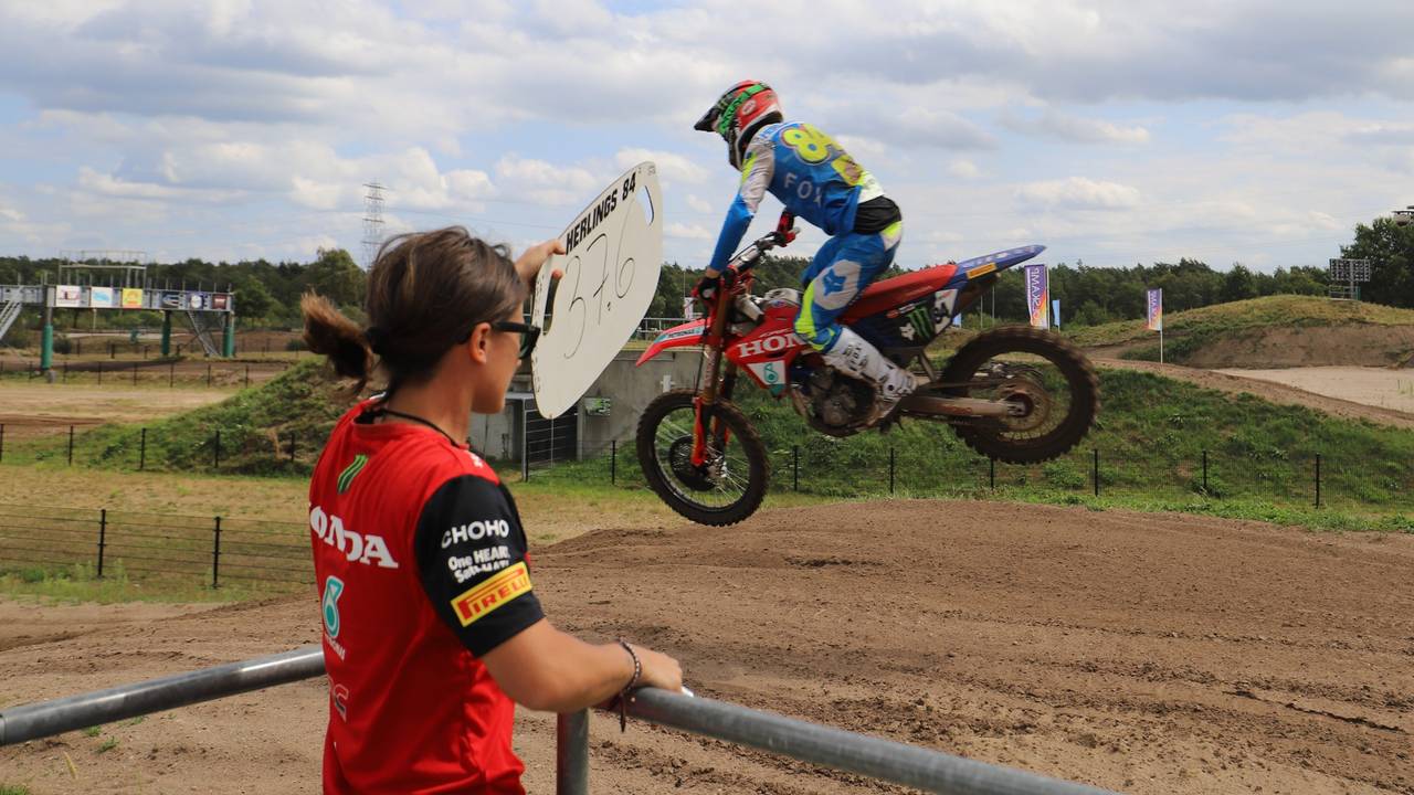 Jeffrey Herlings op zijn Honda tijdens een training op het circuit in Arnhem (foto: Collin Beijk).