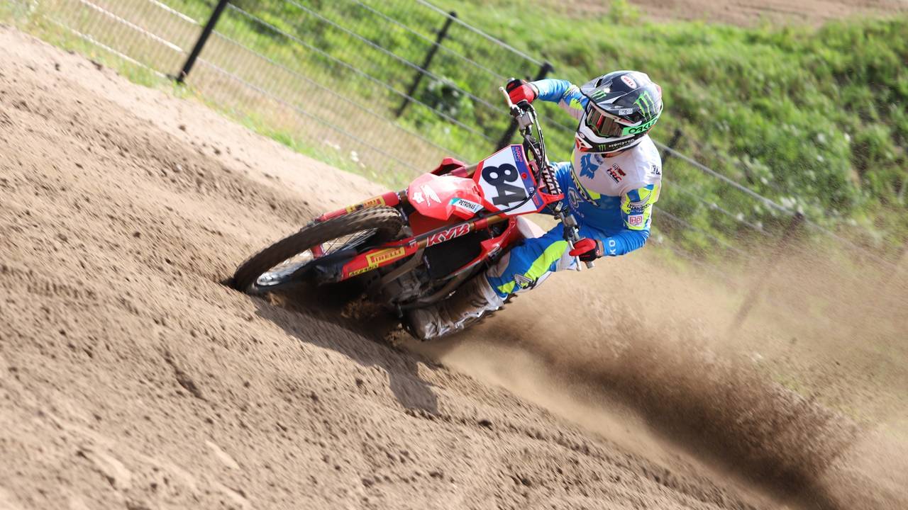 Jeffrey Herlings op zijn Honda tijdens een training op het circuit in Arnhem (foto: Collin Beijk).