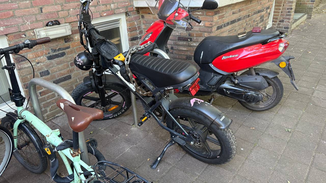 Dieven hebben al vier keer eerder geprobeerd de fatbike van hun dochter te stelen, vertellen Peter en Violina (foto: Rochelle Moes / Omroep Brabant).
