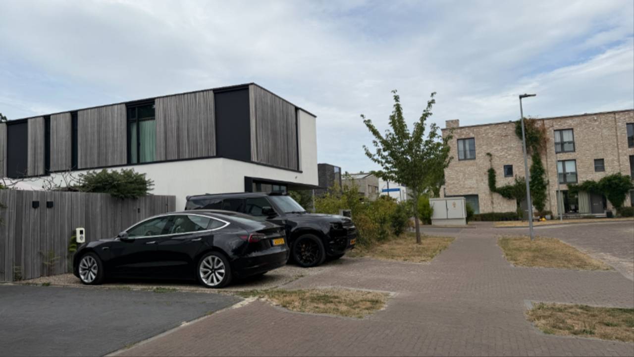 De dieven lijken het gemunt te hebben op dure auto's (foto: Omroep Brabant).