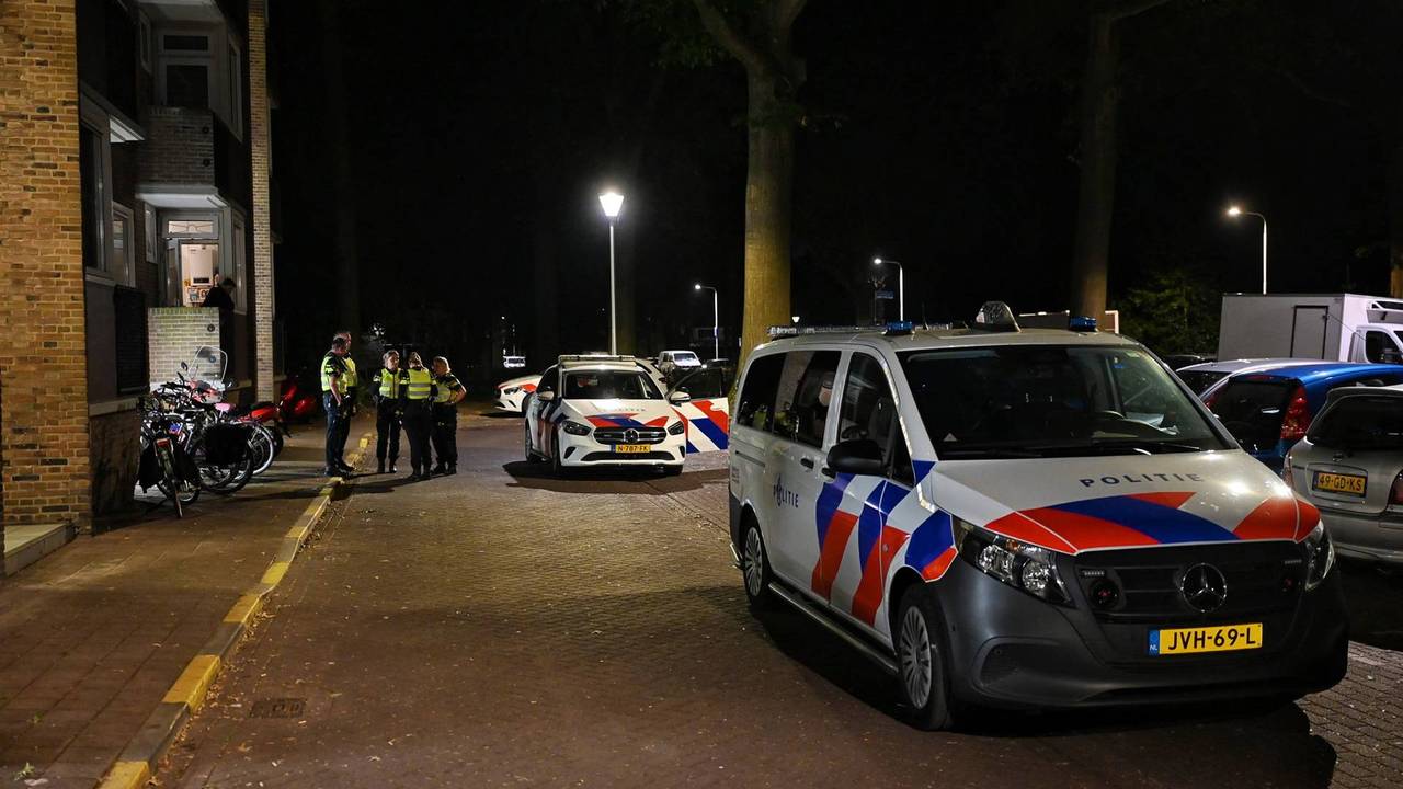 Man betrapt fietsendieven en wordt neergestoken, slachtoffer gewond
