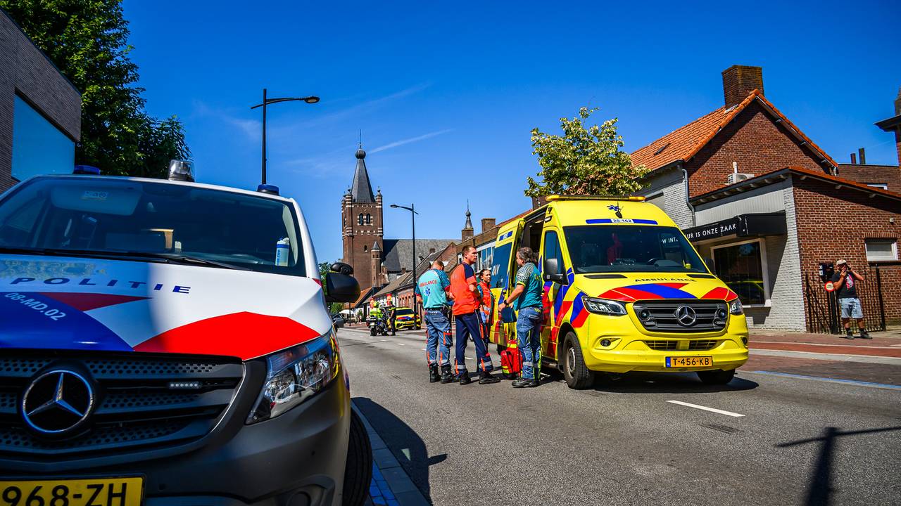 Man aangereden in Chaam (foto: Tom van der Put/Persbureau Heitink).