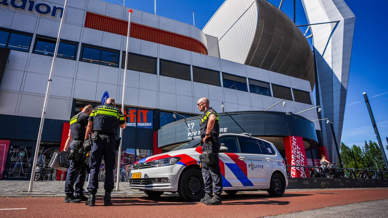 Jongen aangehouden die mogelijk met vuurwapen rondliep bij Philips Stadion