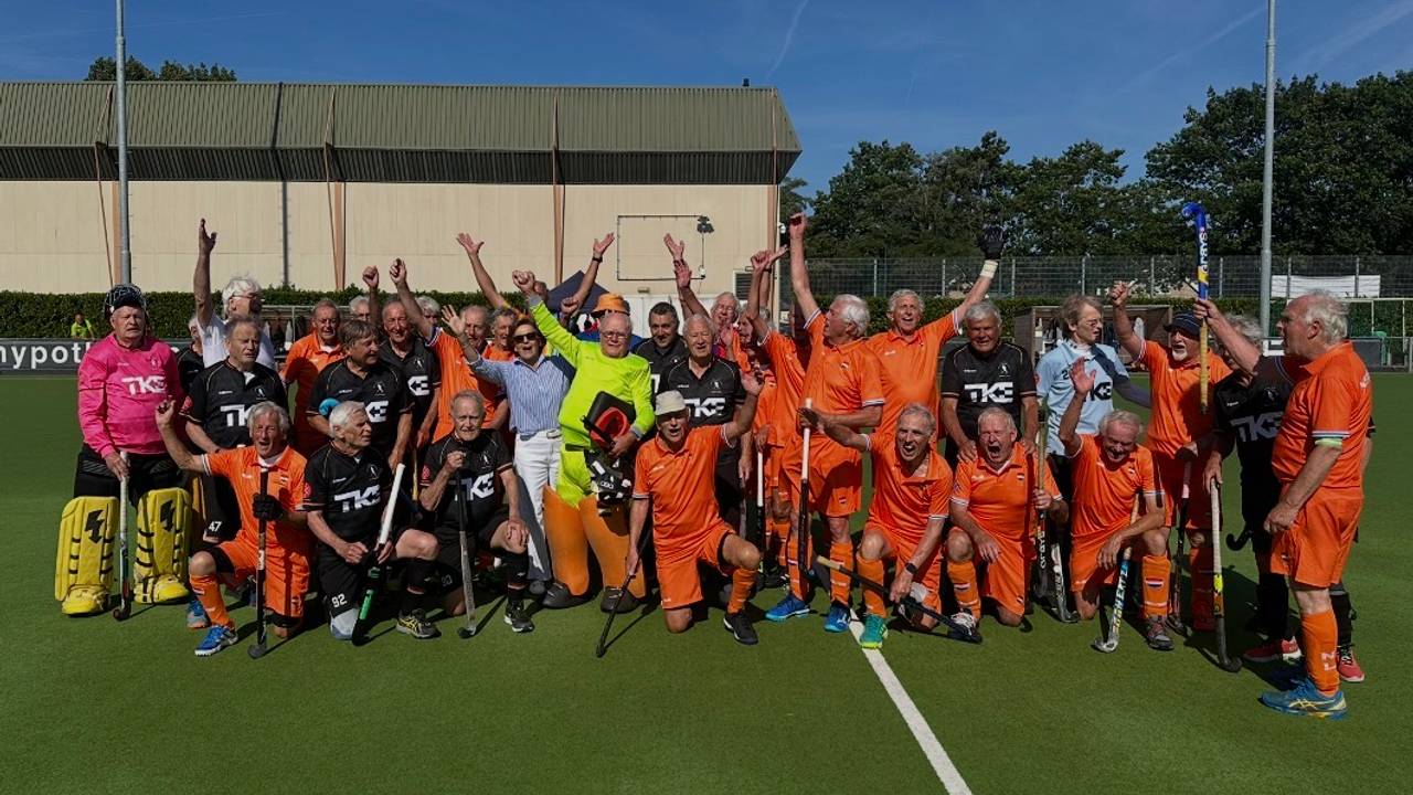 Henk (91) wil WK hockey winnen: ‘Achter de geraniums? Echt niet!’
