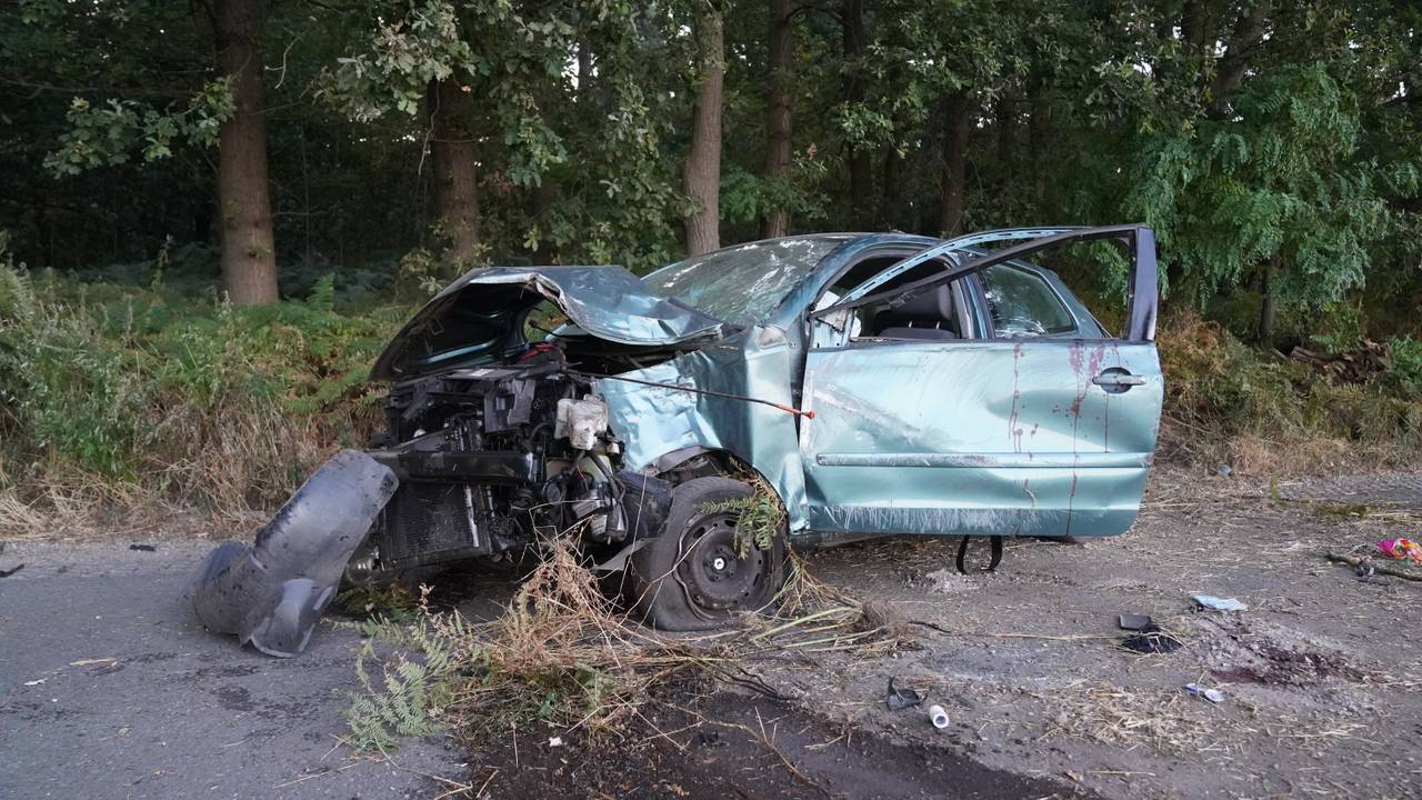 Auto slaat over de kop in Helvoirt, bestuurder zwaargewond