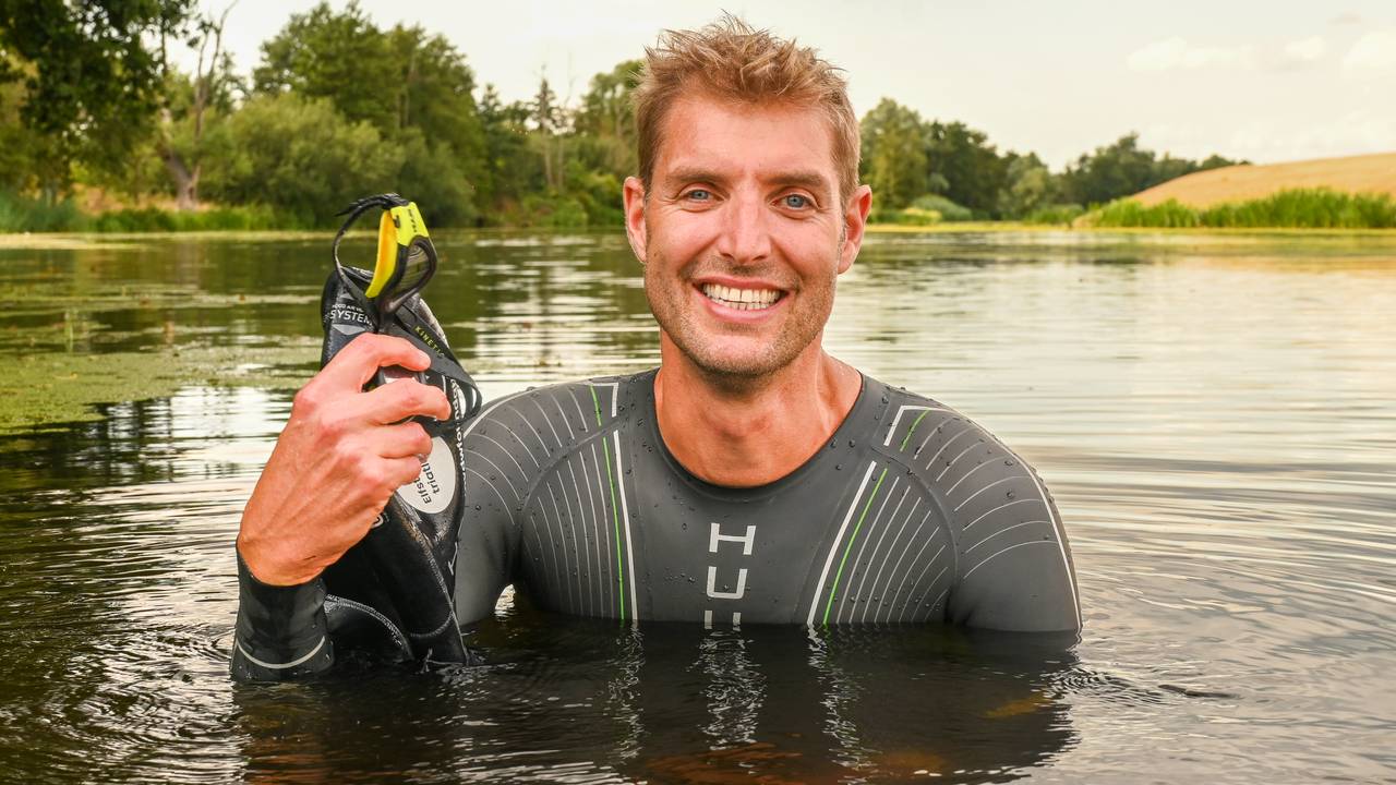 Maarten van der Weijden zwemt zijn laatste grote tocht door 22 steden