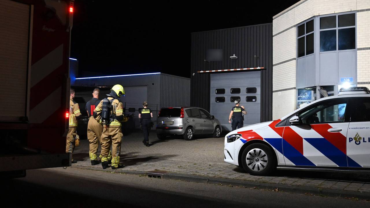 Meerdere hulpverleners werden opgeroepen na de explosie in Breda (foto: Perry Roovers/Persbureau Heitink).