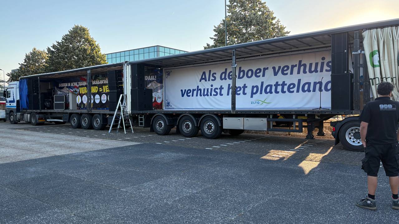 Twee podia bij het boerenprotest (Foto: Omroep Brabant).