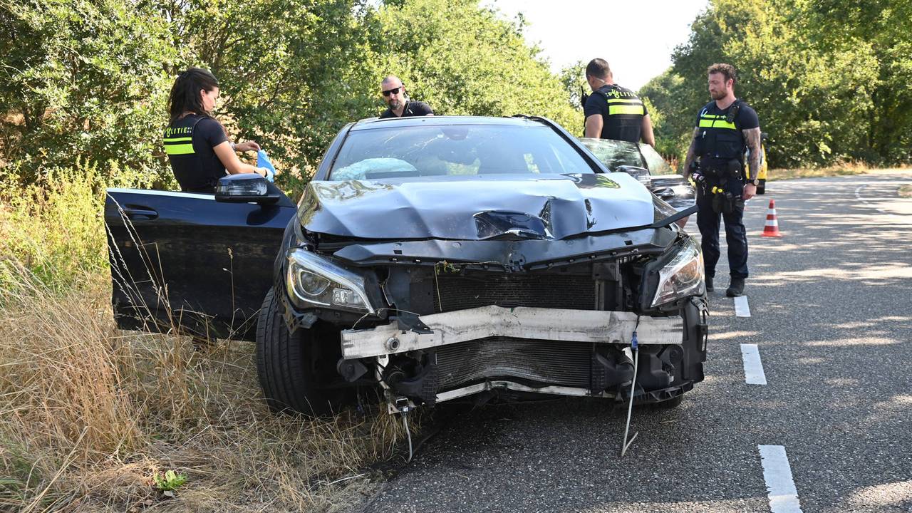 Zwaar beschadigde auto gevonden in Strijbeek, bestuurder nergens te vinden
