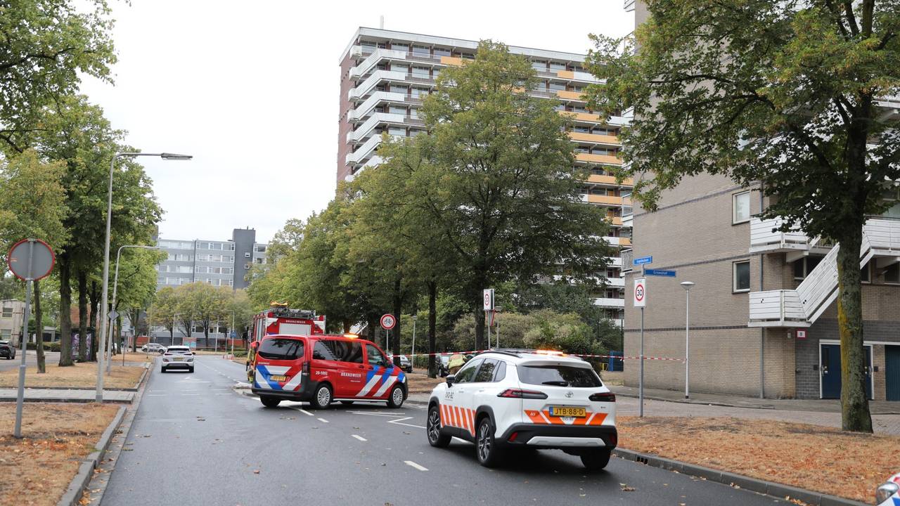 Bij werkzaamheden in Bergen op Zoom is een hoofdgasleiding geraakt (foto: Christian Traets/Persbureau Heitink).