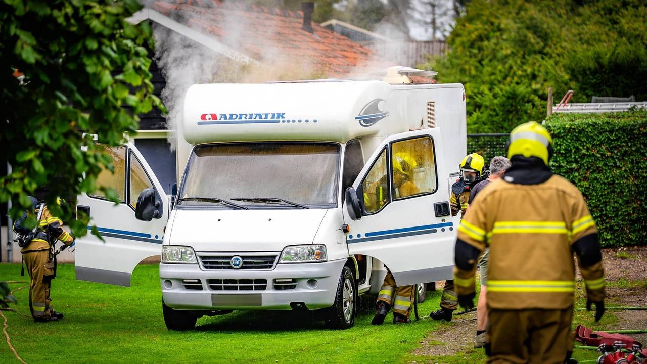 Camper raakt flink beschadigd door brand in Herpen