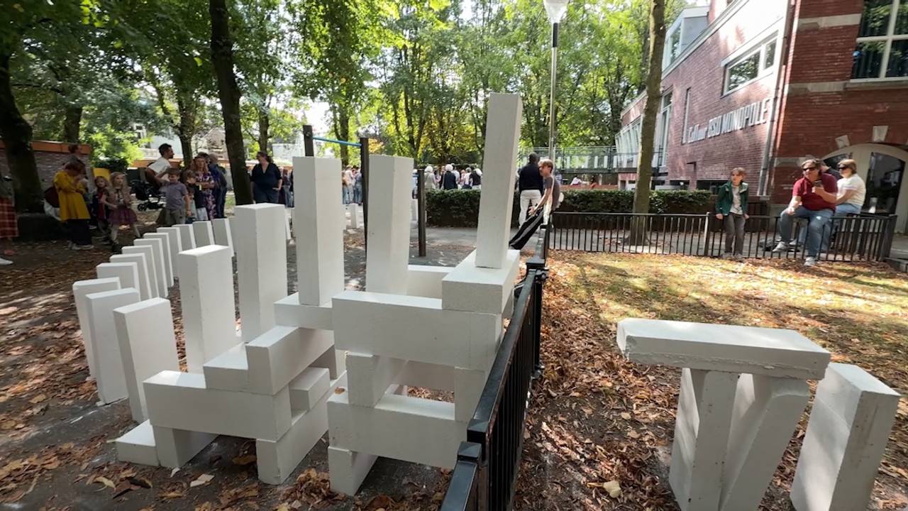 Hier gaat ie over een hekje