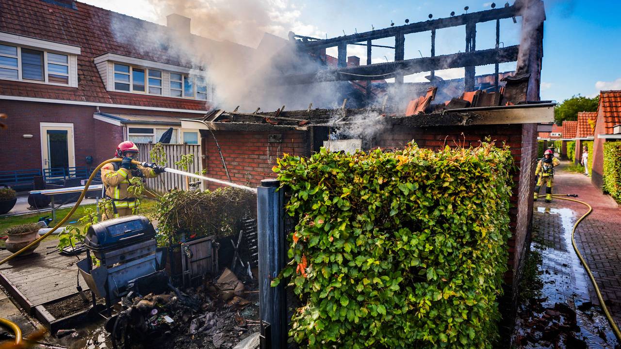 Schuurtje bij huis aan Keldermansstraat in Eindhoven brandt uit