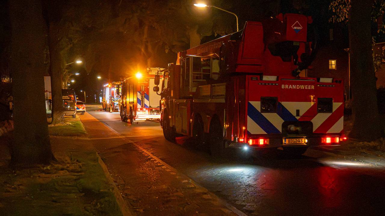 De brand in Deurne werd rond halfdrie 's nachts ontdekt (foto: Harrie Grijseels/Persbureau Heitink).