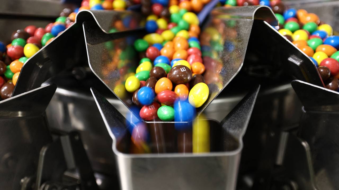 M&M's blijven dezelfde prijs, maar de verpakking is kleiner (foto: ANP).