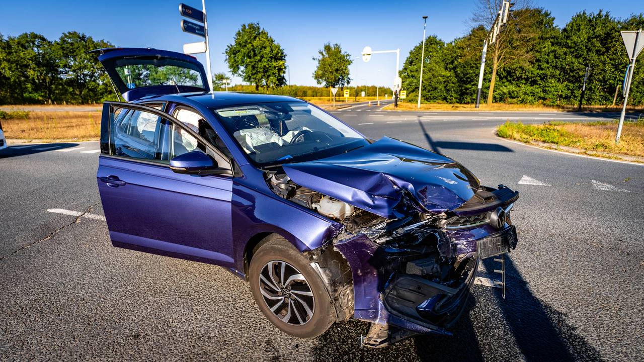 Automobilist rijdt door rood en veroorzaakt ongeluk in Oss