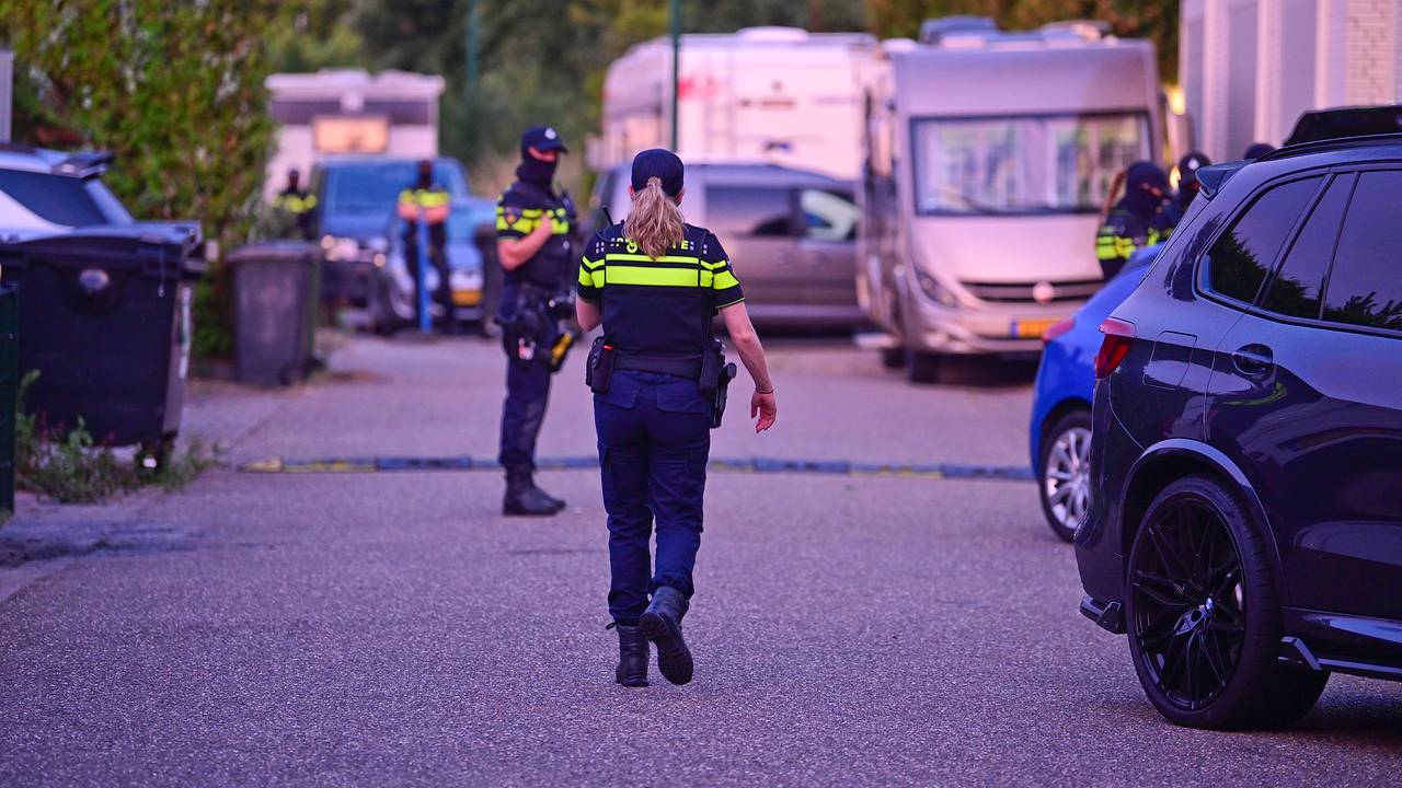 Er is opnieuw een inval gedaan op een woonwagenkamp in Waalre (foto: Rico Vogels/SQ Vision).