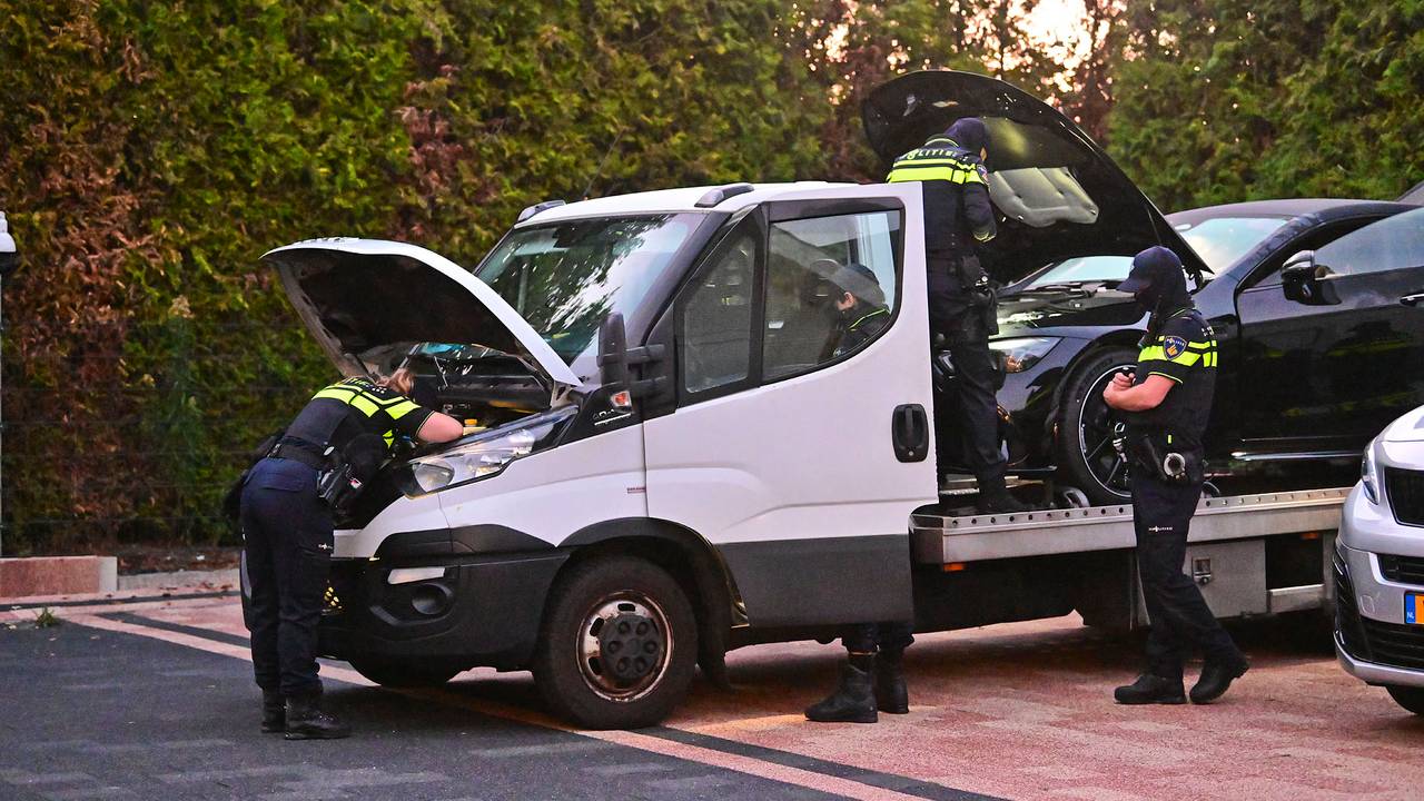 Er is opnieuw een inval gedaan op een woonwagenkamp in Waalre (foto: Rico Vogels/SQ Vision).